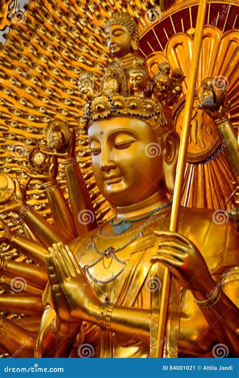  Il Tempio di Guanyin: Una Porta verso la Serenità Costiera e l'Antichità Millenaria!