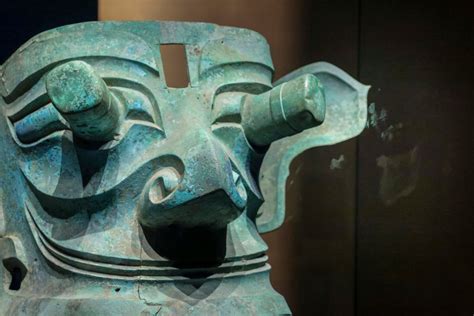  Le Tombe di Sanxingdui: Un mistero millenario sotto il sole del Sichuan!