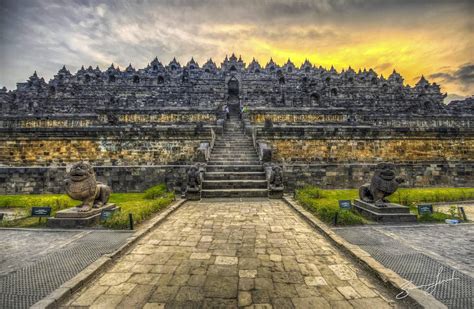 Candi Borobudur: Un Maestoso Tempio Buddista e Una Vista Panoramica Impareggiabile!