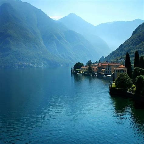 Il Lago di Yichun: Un gioiello scintillante nascosto tra le montagne!