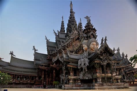  Il Santuario di Beiyuan: Un capolavoro architettonico in armonia con la natura!