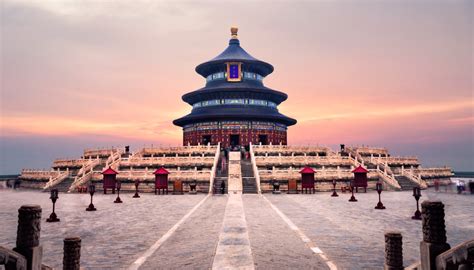 Il Tempio del Cielo di Nanjing: Una Porta Mystica verso la Serenità Celeste!