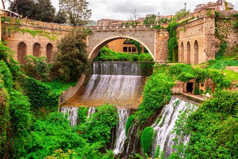  Il Tempio di Ci Xian: Un'Oasi di Pace e Storia Incantevole