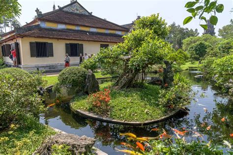 Il Tempio di Thien Mu: Una Pagoda Millenaria Con Viste Panoramiche Mozzafiato!