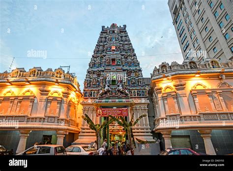 Il Tempio Hindu Sri Maha Mariamman: Un Gioiello Articolo Architettonico nel Cuore di Kuala Lumpur!