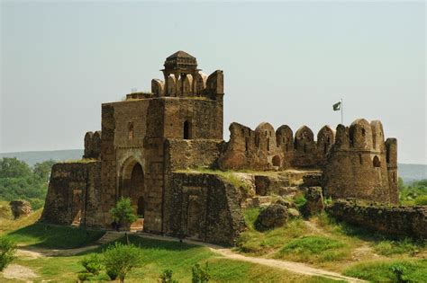 Rohtas Fort: Un gigante medievale che domina la valle del Jhelum!