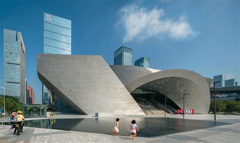 Splendid Shenzhen Museum: Immersive History and Contemporary Art Experiences!