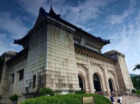  Il Mausoleo di Sun Yat-sen: Un tributo monumentale alla storia e alla bellezza cinese!