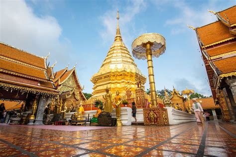 Wat Phra That Doi Suthep: Un Tempio Incantato Sulla Montagna e un Panorama da Sogno!